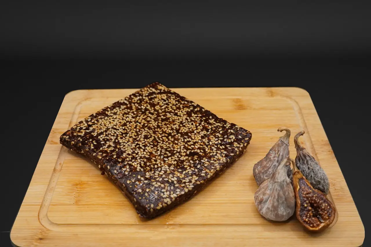Torta de higos secos con sésamo, una opción saludable y deliciosa de 200 g.